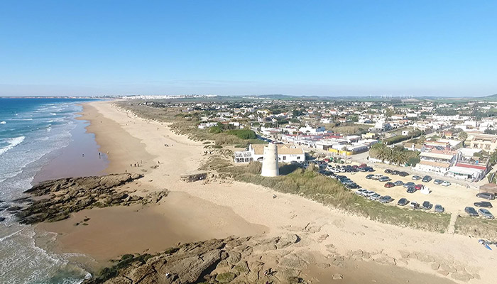 Vista aérea de los aparcamientos en la playa del Palmar