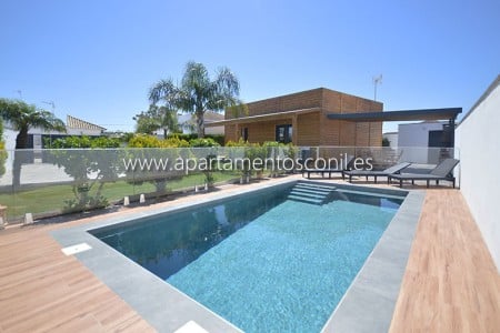 Casa de madera con piscina privada