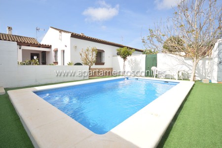 Chalet con piscina y barbacoa