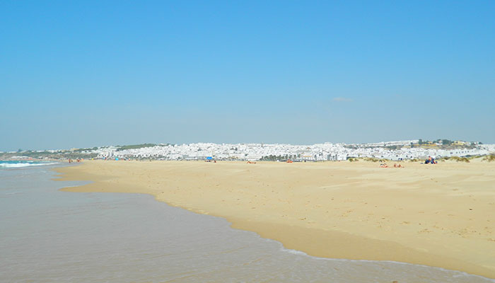 Paseo por una de las mejores playas nudistas de Conil, Cádiz.