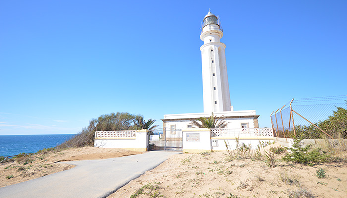 Vista frontal del Faro de Trafalgar